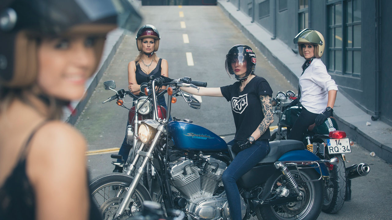 FOXY RIDERS x ROMAIN VOLLET